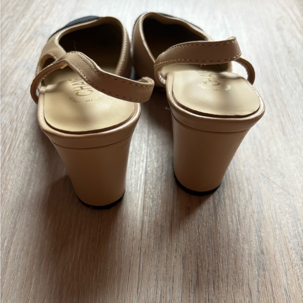 CHANEL Classic two toned beige sling back pumps - Picture 4 of 5